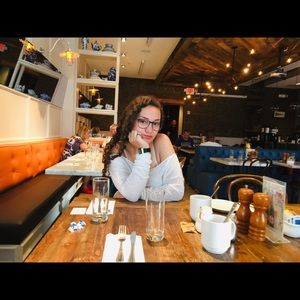 Meet your Posher, Danielle